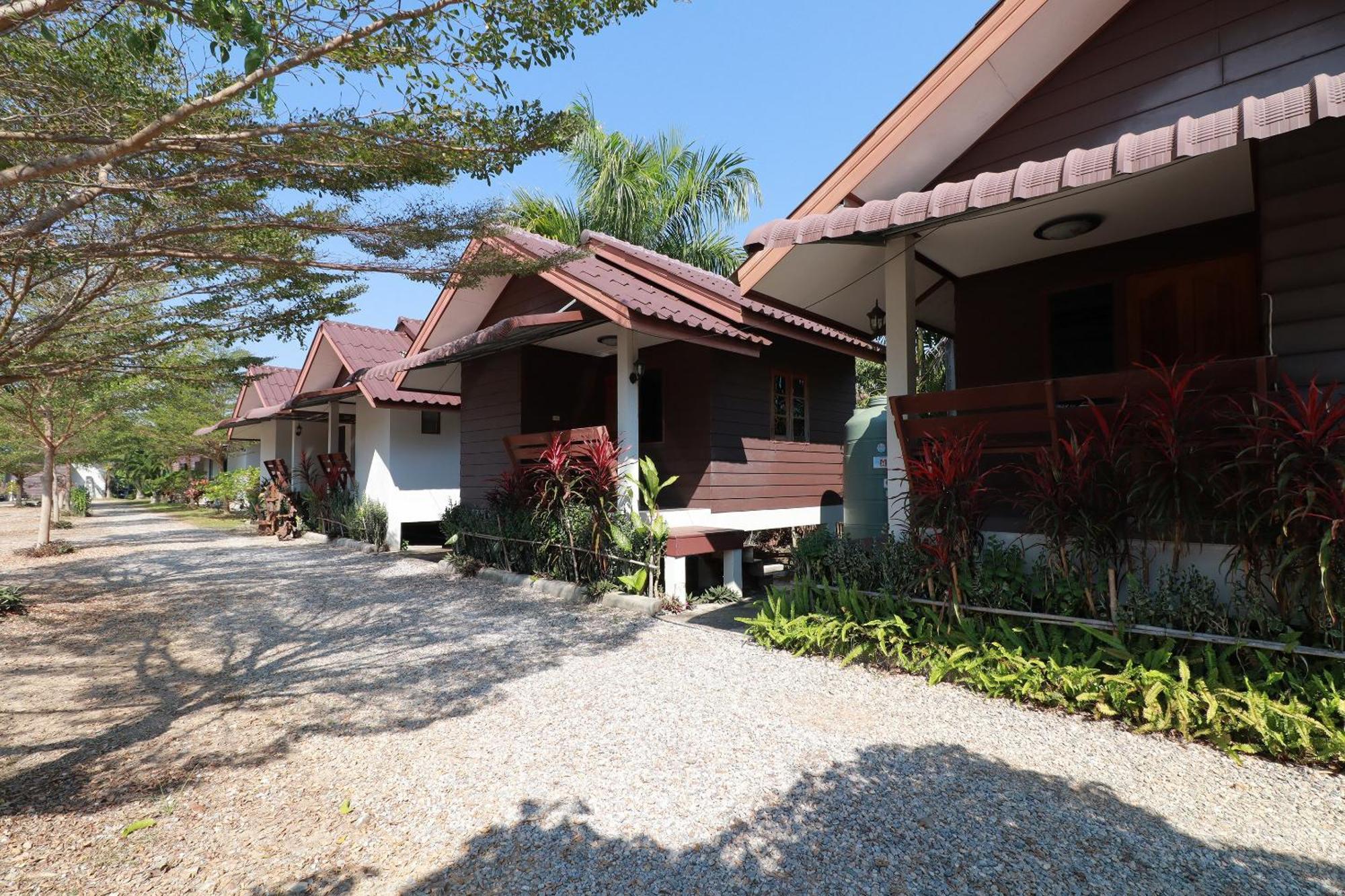Oyo 553 Kongsup Resort Lamphun Dış mekan fotoğraf
