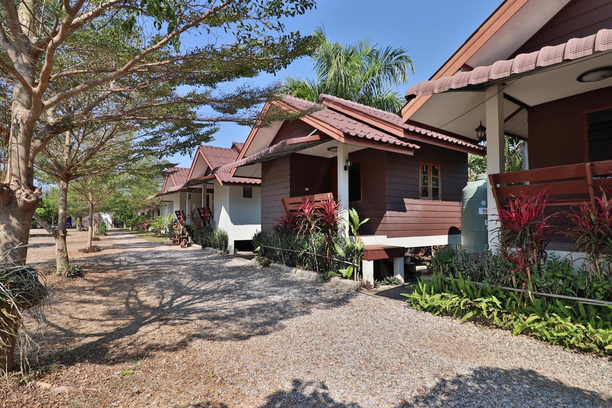 Oyo 553 Kongsup Resort Lamphun Dış mekan fotoğraf